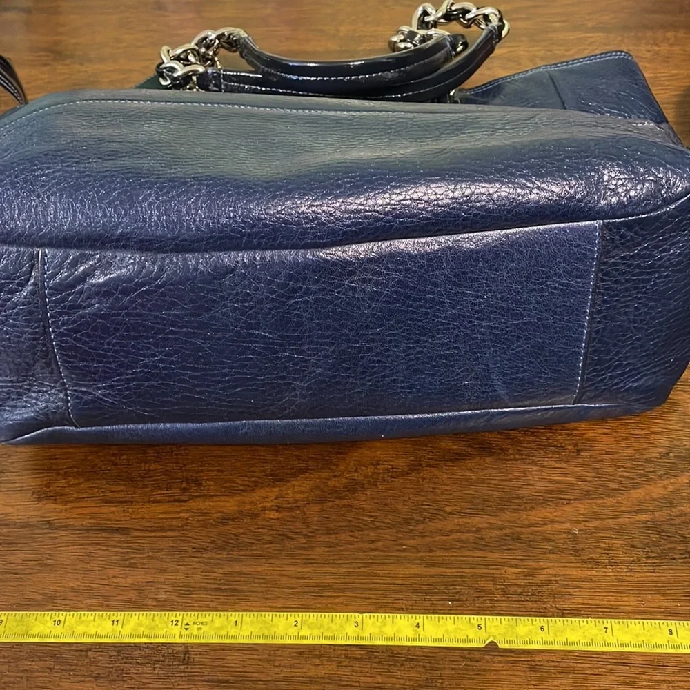 Coach leather shoulder bag. Great condition inside and out. - Picture 5 of 12